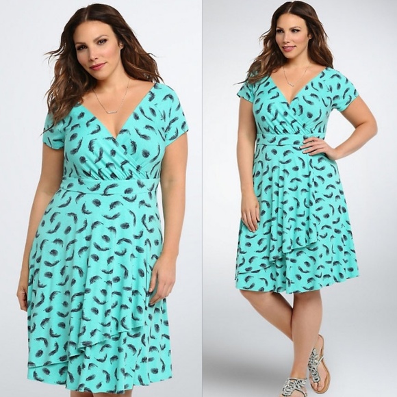 torrid Dresses & Skirts - Torrid size 6 Feather Print Surplice Dress Green